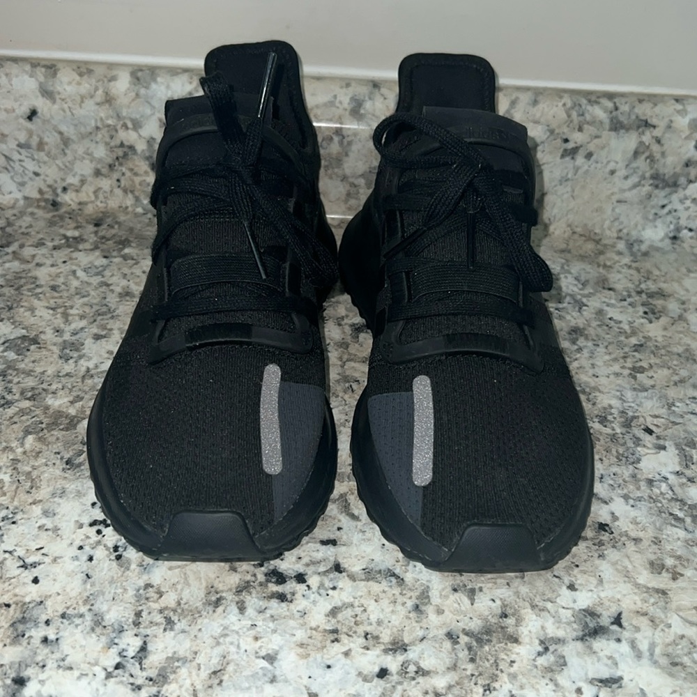 Adidas Shoes—-EVH 791004